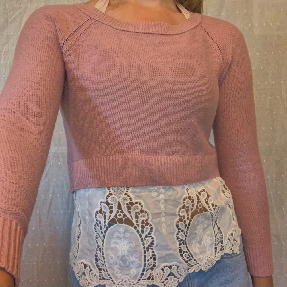 AEO dusty rose cropped sweater with lace trim
